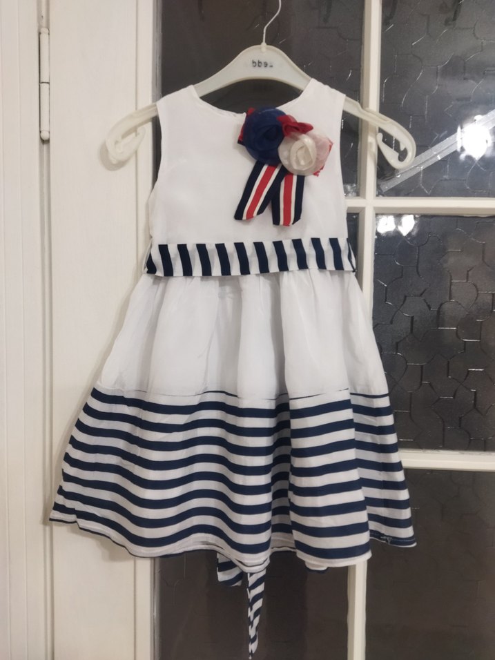 Kız Çocuk Beyaz Çizgili Fırfırlı Elbise - Görsel 3