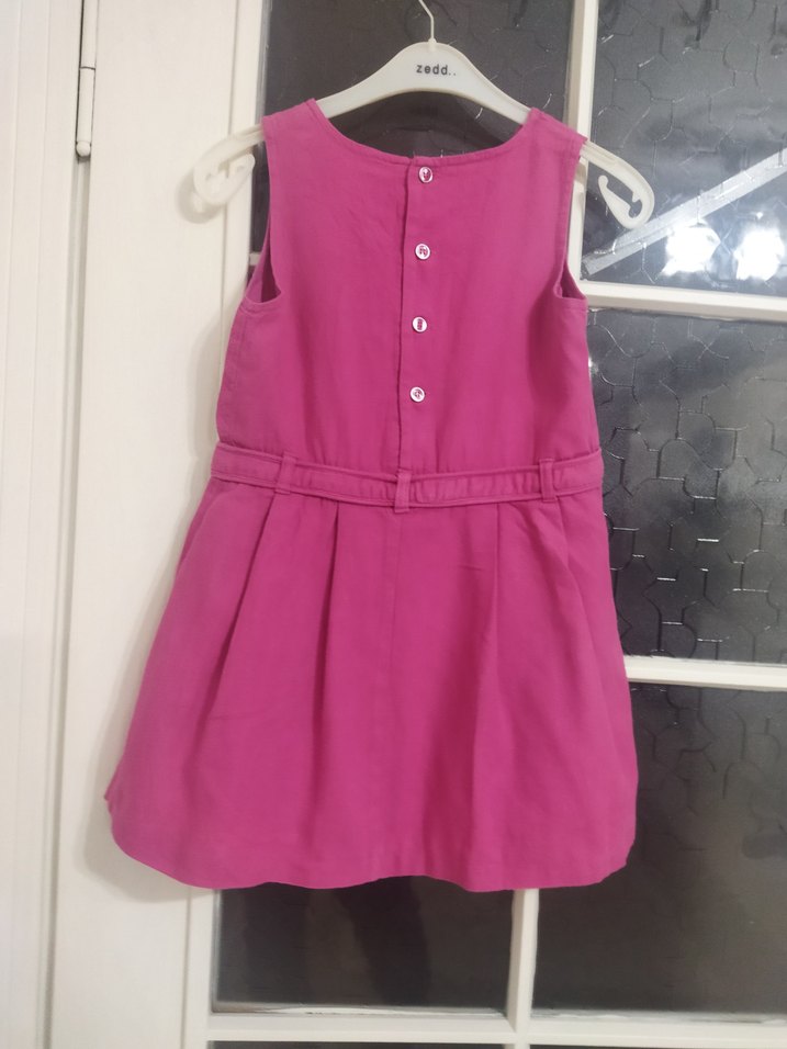 Pembe Düğmeli Kolsuz Kız Elbisesi - Görsel 5