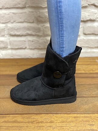 FIRSATI KAÇIRMA!! Stok Fazlası Sıfır Ugg Botlar