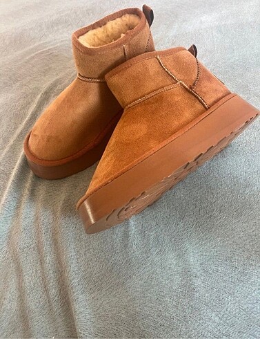 36 Beden FIRSATI KAÇIRMA!! Stok Fazlası Sıfır Ugg Botlar
