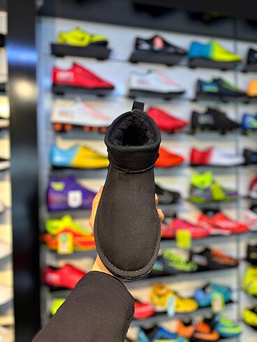 40 Beden FIRSATI KAÇIRMA!! Stok Fazlası Sıfır Ugg Botlar