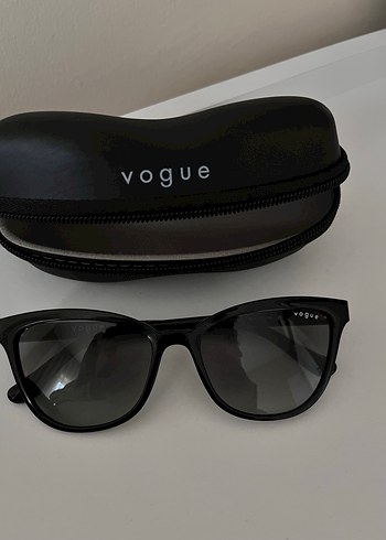 Vogue Siyah Parlak Kadın Güneş Gözlüğü