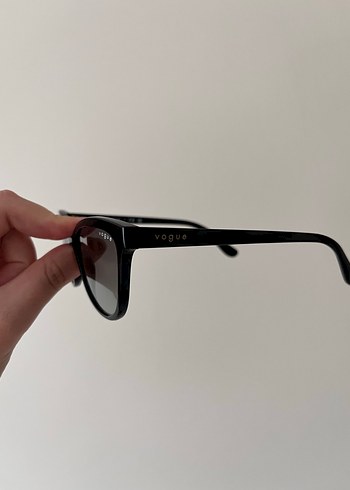  Beden Vogue Siyah Parlak Kadın Güneş Gözlüğü