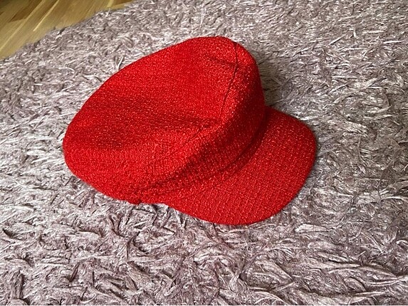Zara kırmızı şapka