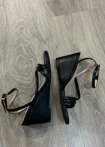 Tokalı Siyah Kadın Blok Topuklu Sandalet - Görsel 3