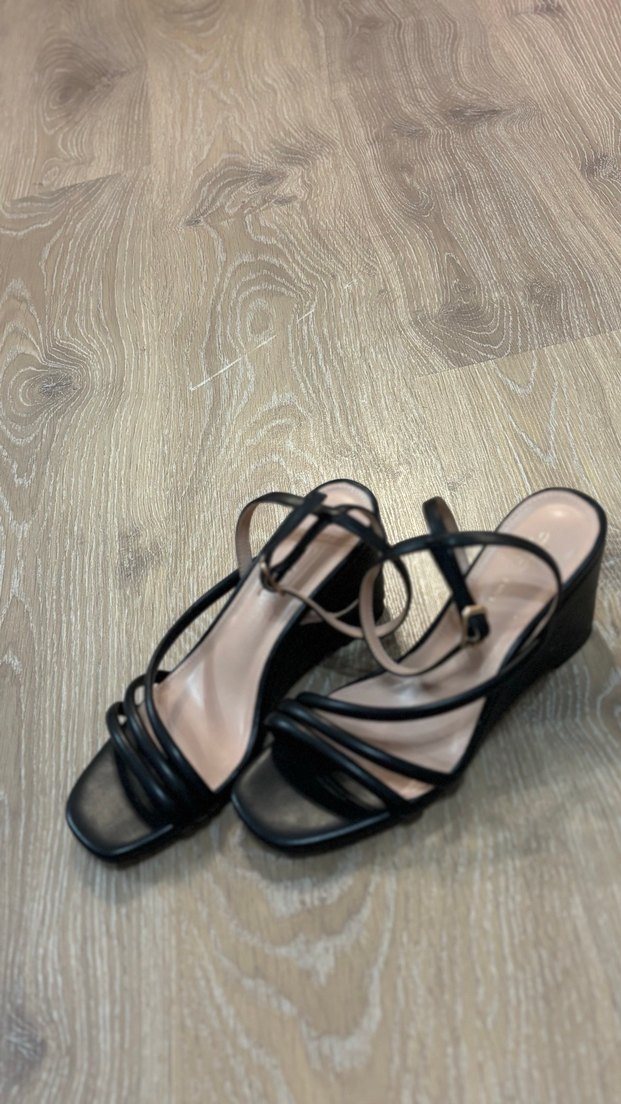 Tokalı Siyah Kadın Blok Topuklu Sandalet - Görsel 4