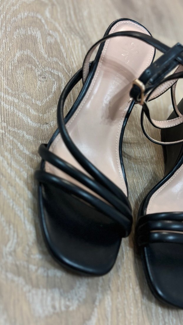 Tokalı Siyah Kadın Blok Topuklu Sandalet - Görsel 2