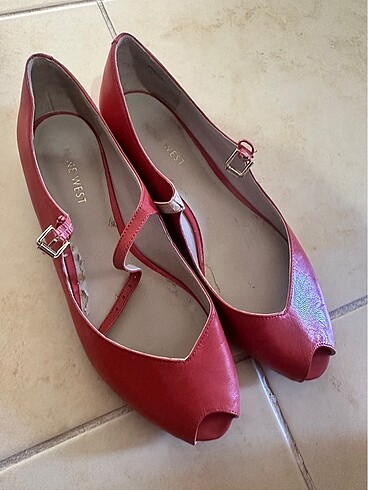 Ninewest pembe babet