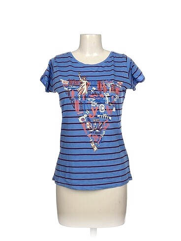 Pull and Bear T-shirt %70 İndirimli.