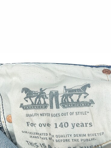 28 Beden mavi Renk Levis Jean / Kot %70 İndirimli.
