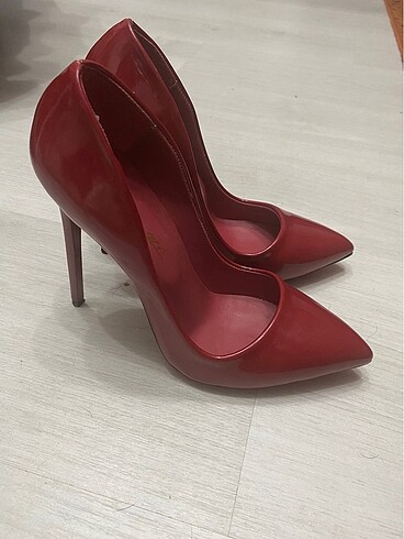 37 Beden Stiletto