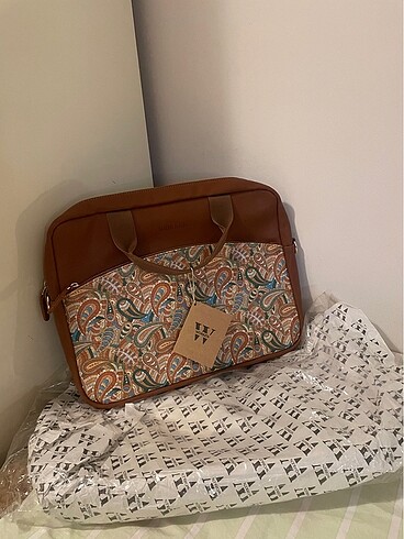 Deri omuz askılı laptop çantası