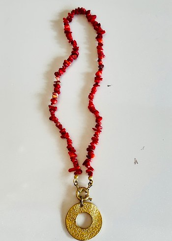 Mercan taşlı metal detaylı tasarım kolye - Görsel 2