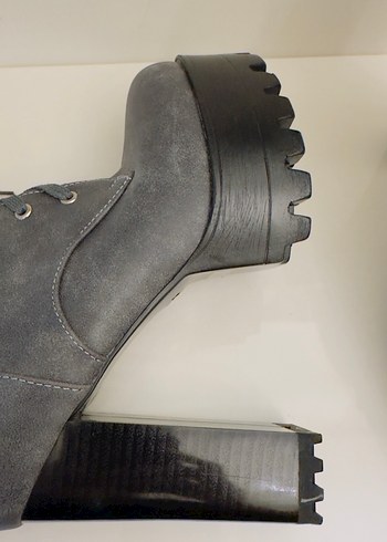 Metal detaylı Gri Dolgu Topuklu Bot - Görsel 4