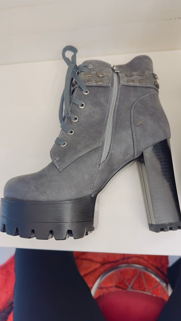 Metal detaylı Gri Dolgu Topuklu Bot - Görsel 2