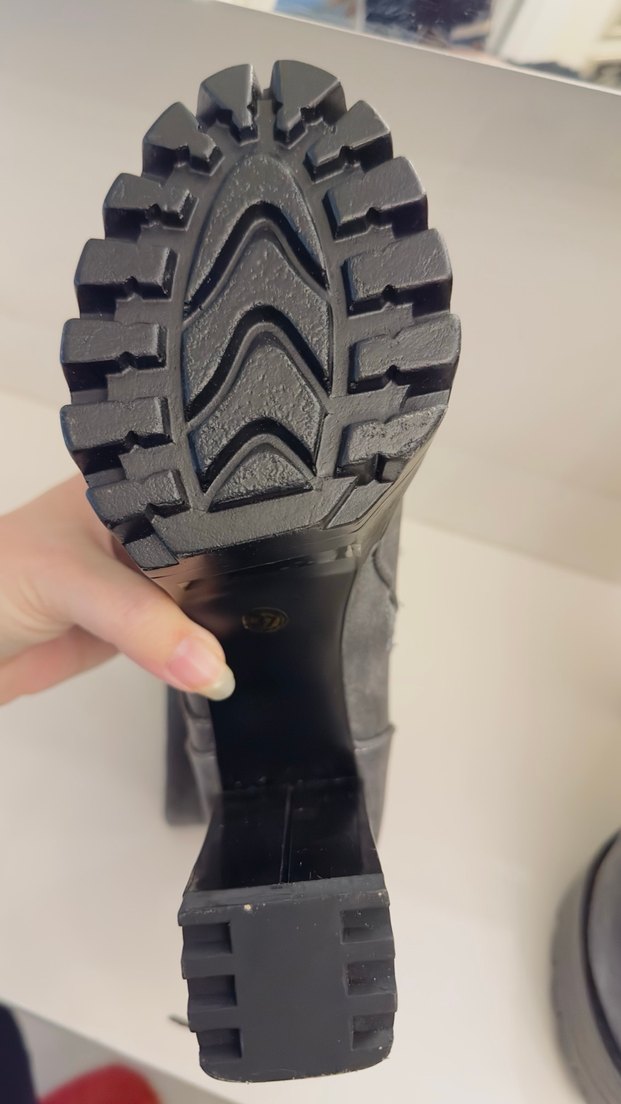 Metal detaylı Gri Dolgu Topuklu Bot - Görsel 3