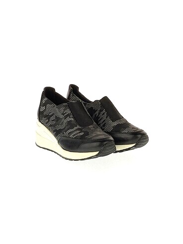 Vintage Love PreLoved Spor Ayakkabı %70 İndirimli.