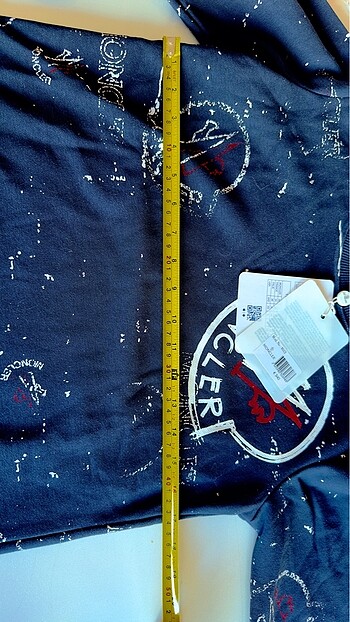 m Beden Moncler sweatshirt.