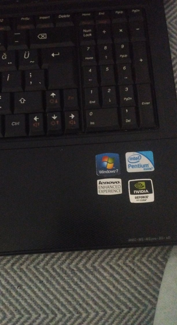 Mavi Lenovo Laptop - Görsel 3