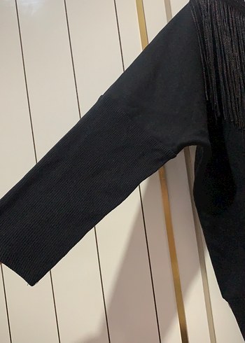 Uzun Kollu Püsküllü Siyah Sweatshirt - Görsel 4