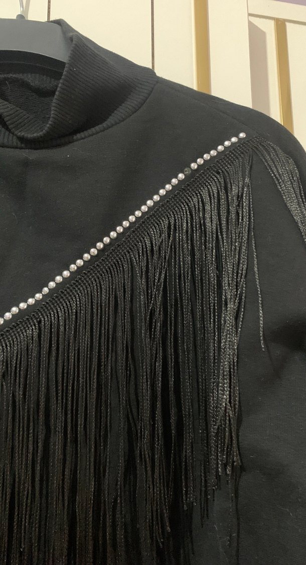 Uzun Kollu Püsküllü Siyah Sweatshirt - Görsel 3