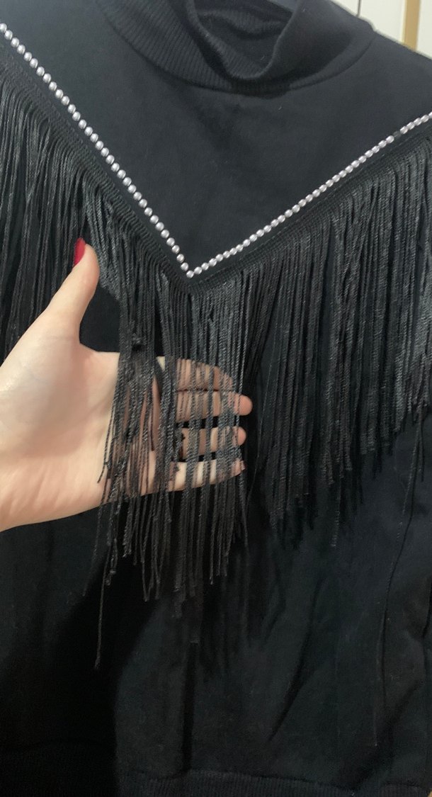 Uzun Kollu Püsküllü Siyah Sweatshirt - Görsel 5