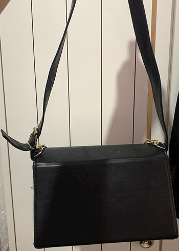 Zincir Detaylı Siyah Yılan Desenli Deri Çanta - Görsel 2