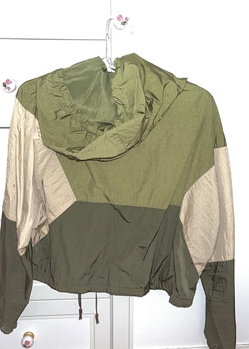 Bershka Kadın Haki Kamuflaj Kemerli Kısa Ceket