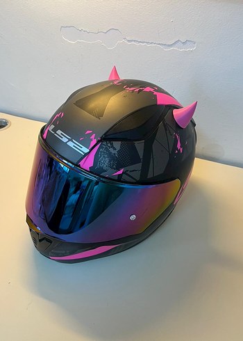 Pembe Parlak Punk Tarzı Kadın Motosiklet Kaskı - Görsel 3