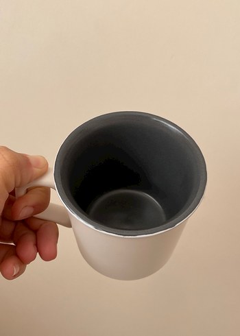 Gri iç yüzeyli beyaz seramik kupa - Görsel 2