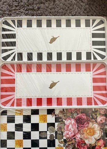 Çiçek ve Çizgili Desenli Sunum Tepsileri - Görsel 3