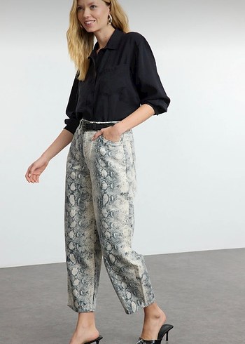 Gri Yılan Desenli Bol Kesim Kadın Pantolon - Görsel 2