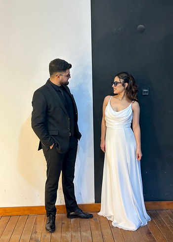 Minimalist Beyaz Uzun Transparan Nişan Elbisesi - Görsel 4