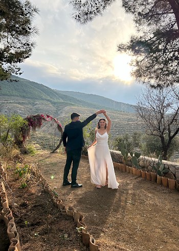 Minimalist Beyaz Uzun Transparan Nişan Elbisesi - Görsel 5