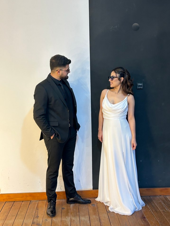 Minimalist Beyaz Uzun Transparan Nişan Elbisesi - Görsel 4