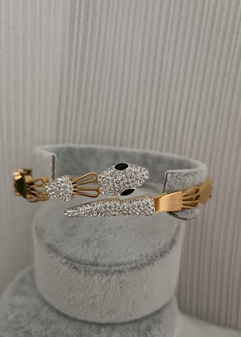 Diğer Minimalist Altın Renkli Taşlı Kadın Bileklik