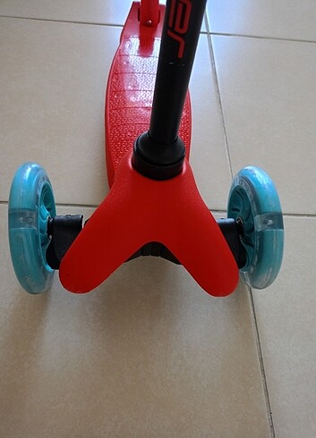  Beden kırmızı Renk İşıklı scooter