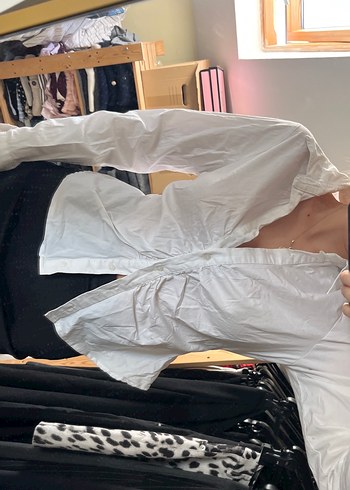 Beyaz belden büzgülü gömlek - Görsel 3