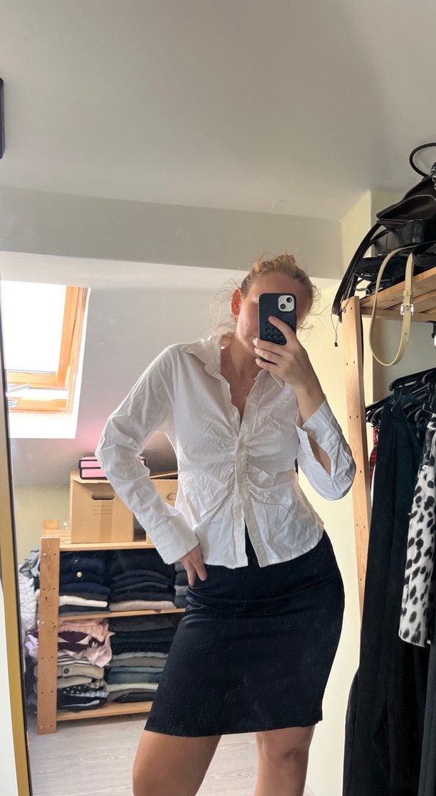 Beyaz belden büzgülü gömlek - Görsel 5