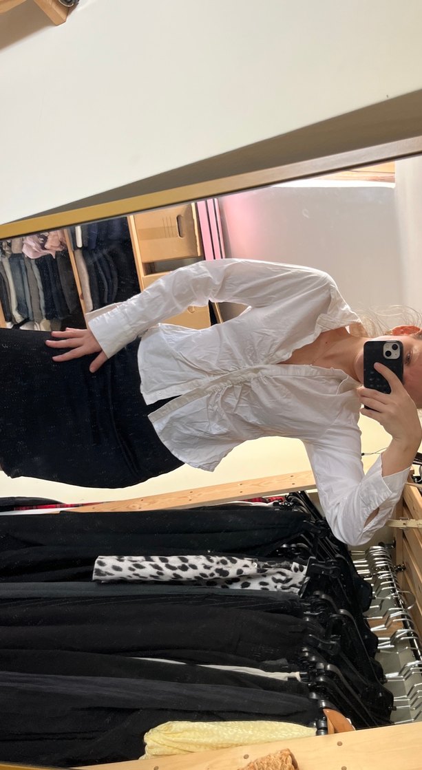 Beyaz belden büzgülü gömlek - Görsel 4