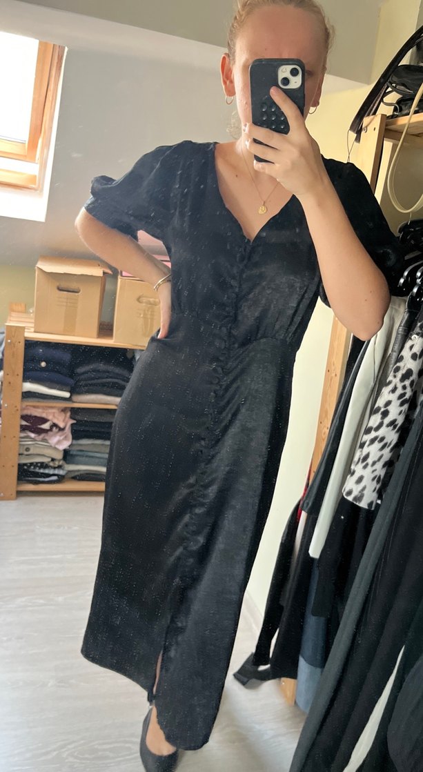 Siyah Midi Elbise V Yaka Düğmeli - Görsel 2