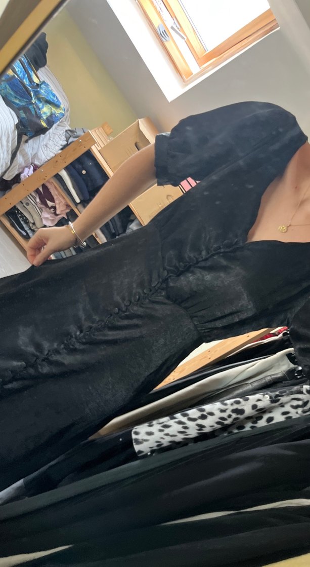 Siyah Midi Elbise V Yaka Düğmeli - Görsel 3