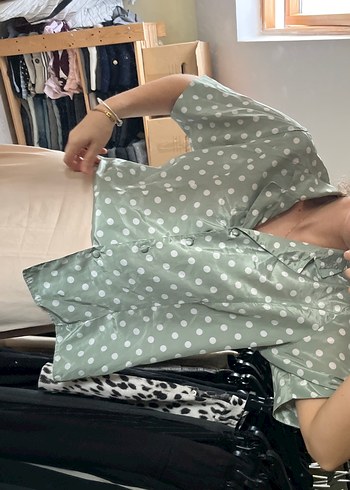 Mint Puantiyeli V Yaka Düğmeli Kadın Gömlek - Görsel 3