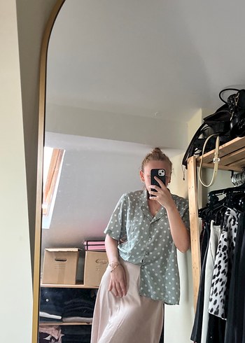 Mint Puantiyeli V Yaka Düğmeli Kadın Gömlek - Görsel 5