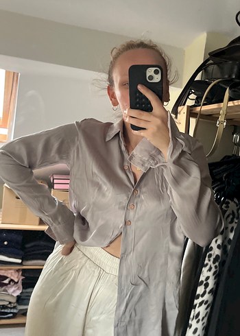 Gri Renkli Saten Kadın Gömlek - Görsel 6