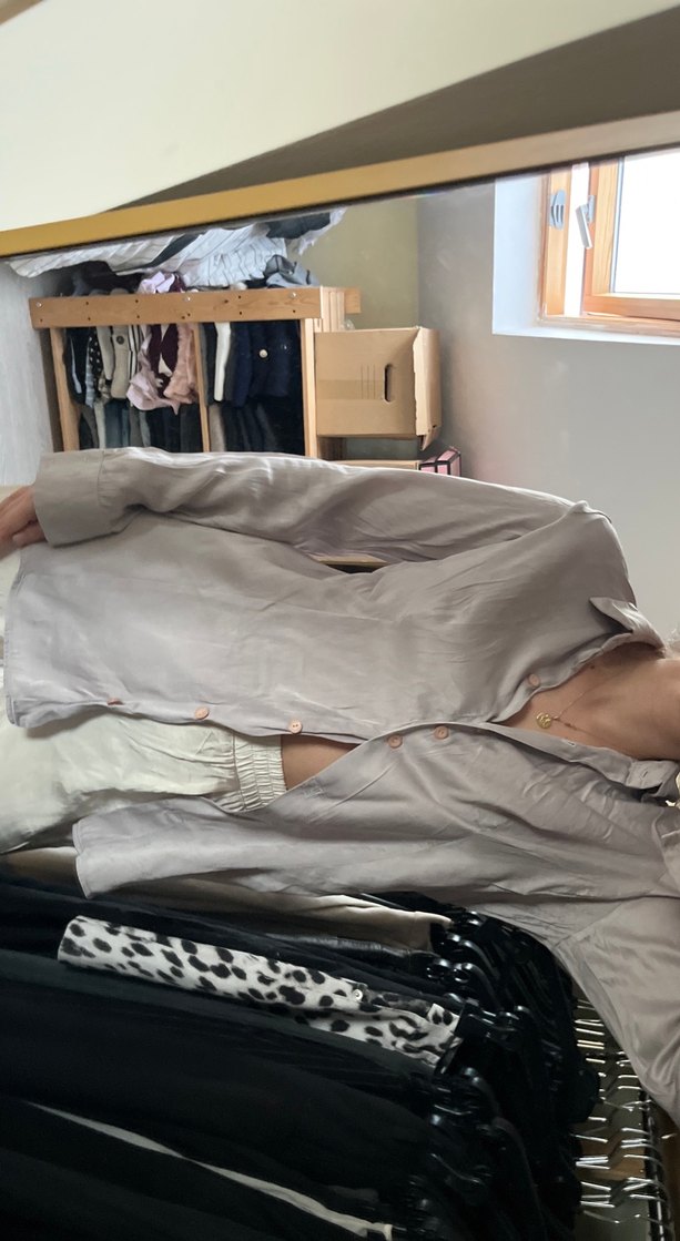 Gri Renkli Saten Kadın Gömlek - Görsel 4