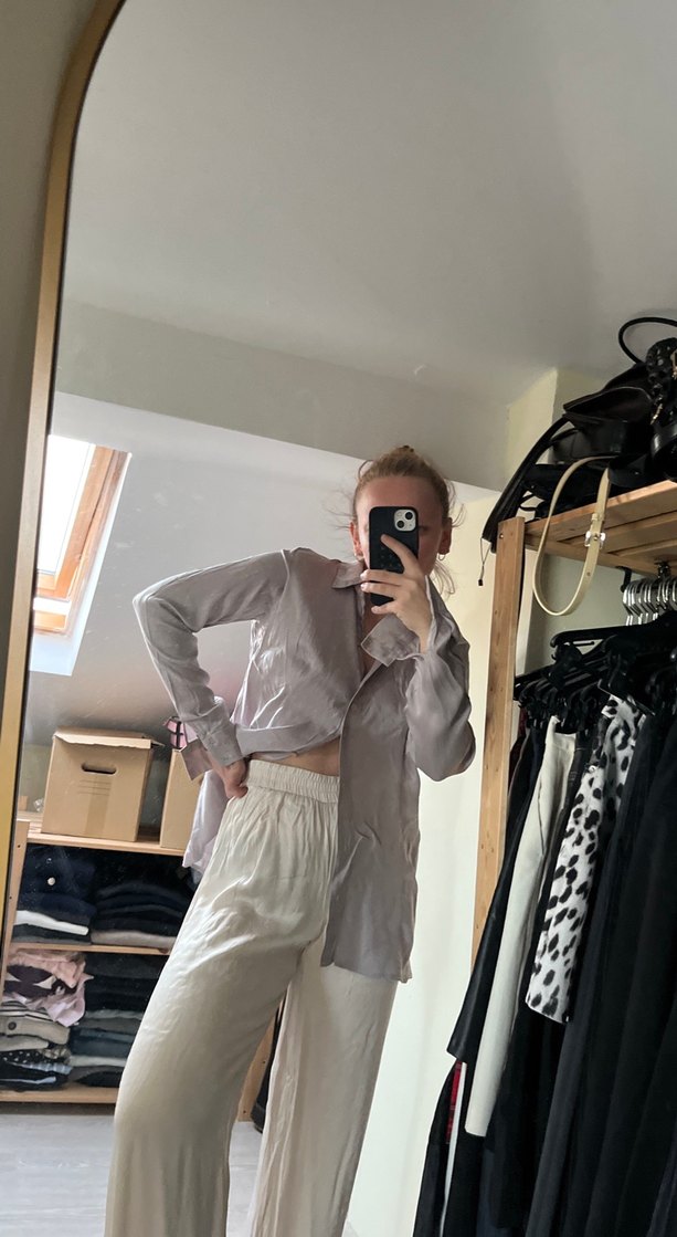 Gri Renkli Saten Kadın Gömlek - Görsel 5