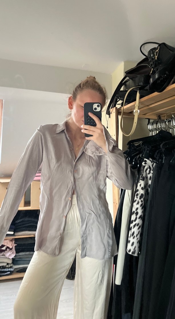 Gri Renkli Saten Kadın Gömlek - Görsel 2