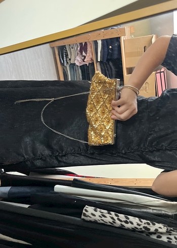 Altın Renk İşlemeli Pul Detaylı Deri Kadın Portföy Çanta - Görsel 3