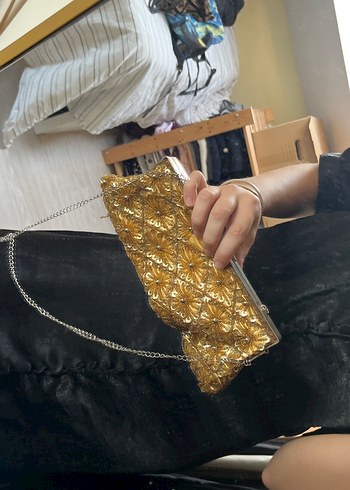 Altın Renk İşlemeli Pul Detaylı Deri Kadın Portföy Çanta - Görsel 2